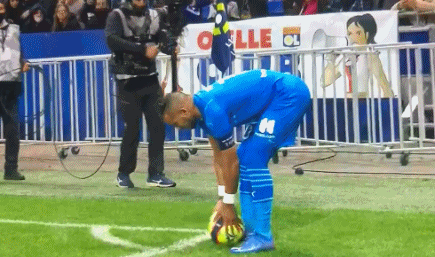 阿森纳3-1拜仁，廷贝尔、马杜埃凯、马丁内利破门，诺伊尔送礼